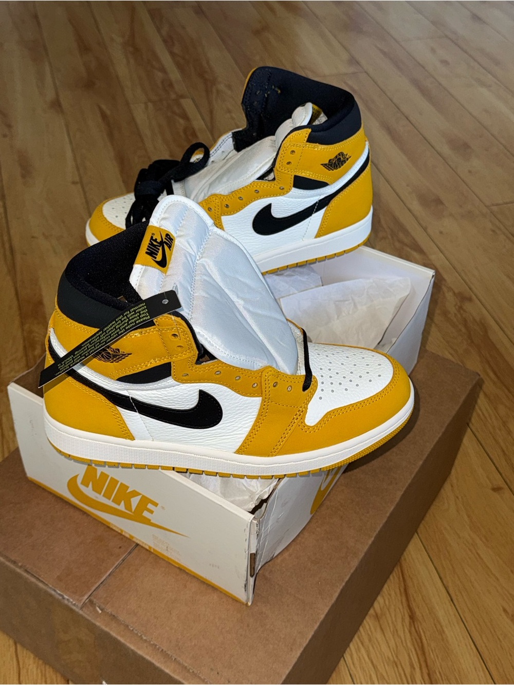 Nike Air Jordan 1 High Yellow Black White - Picture 5 of 10